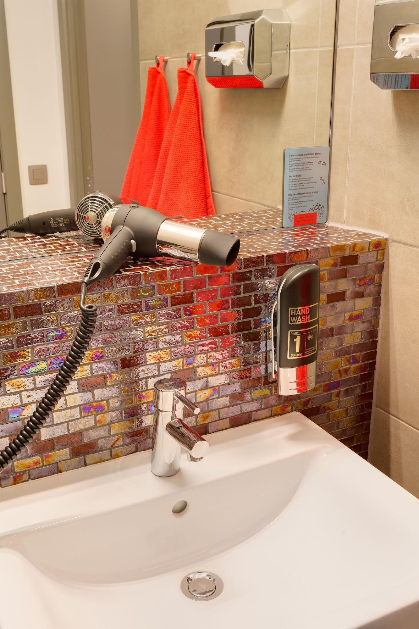 Meininger Hotels Bruxelles City Center Sint-Jans-Molenbeek Ngoại thất bức ảnh