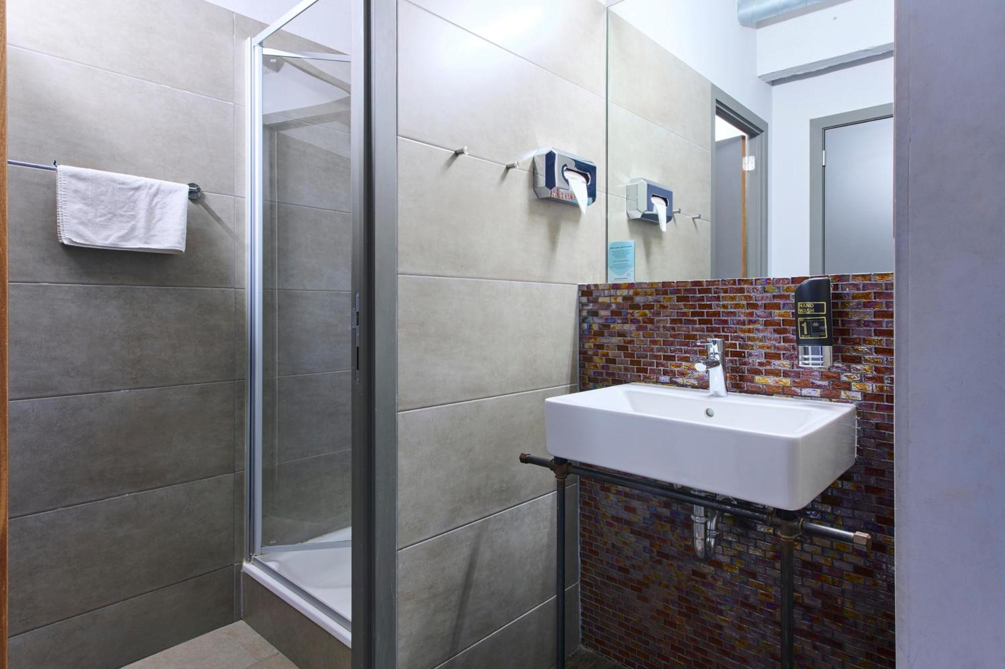 Meininger Hotels Bruxelles City Center Sint-Jans-Molenbeek Ngoại thất bức ảnh